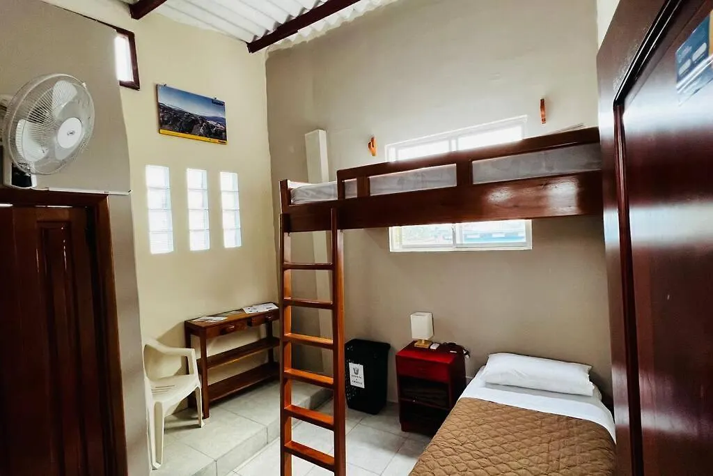 Casa #344 - Habitacion 2 - Twin & Bunk Bed - No Ac Puerto Ayora  Ecuador