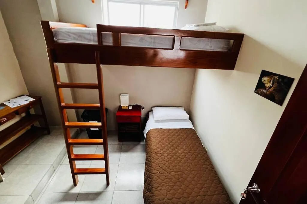 Casa #344 - Habitacion 2 - Twin & Bunk Bed - No Ac Puerto Ayora  Apartment