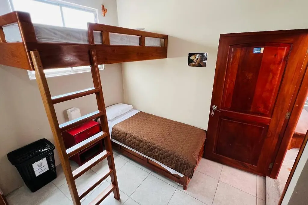 Apartment Casa #344 - Habitacion 2 - Twin & Bunk Bed - No Ac Puerto Ayora