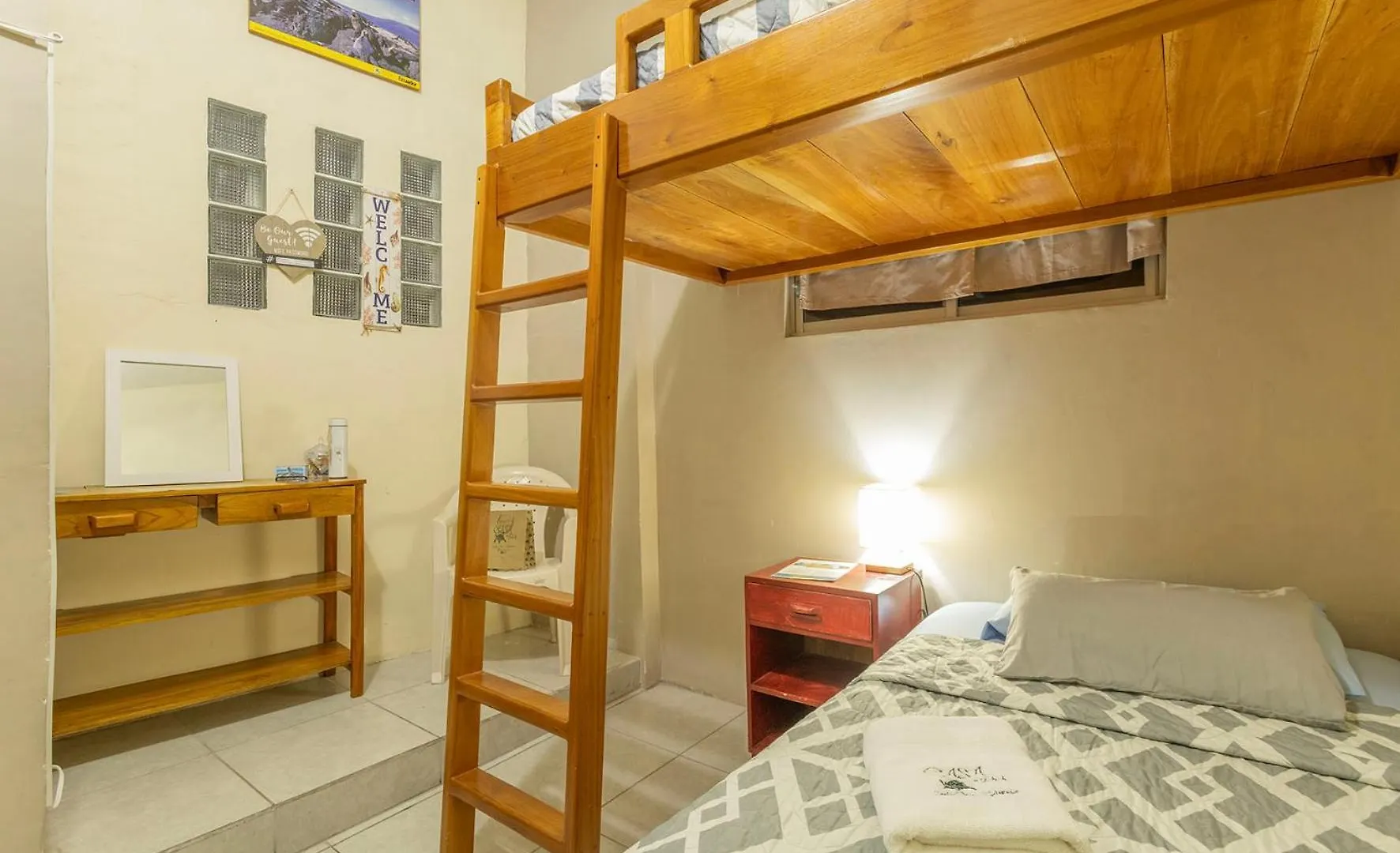 Casa #344 - Habitacion 2 - Twin & Bunk Bed - No Ac Puerto Ayora  Apartment Puerto Ayora (Galapagos Islands)